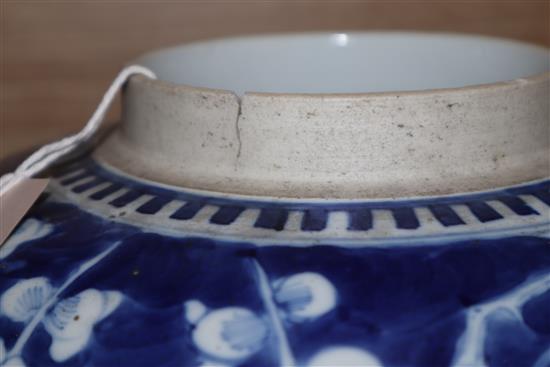A large 19th century Chinese blue and white jar and cover Height 32cm